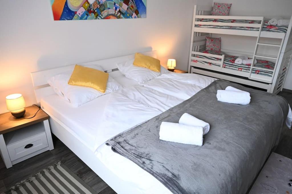 Apartment Rodinny U Broumovskeho Namesti *